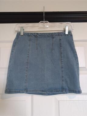 Small forever 21 denim stretchy mini skirt